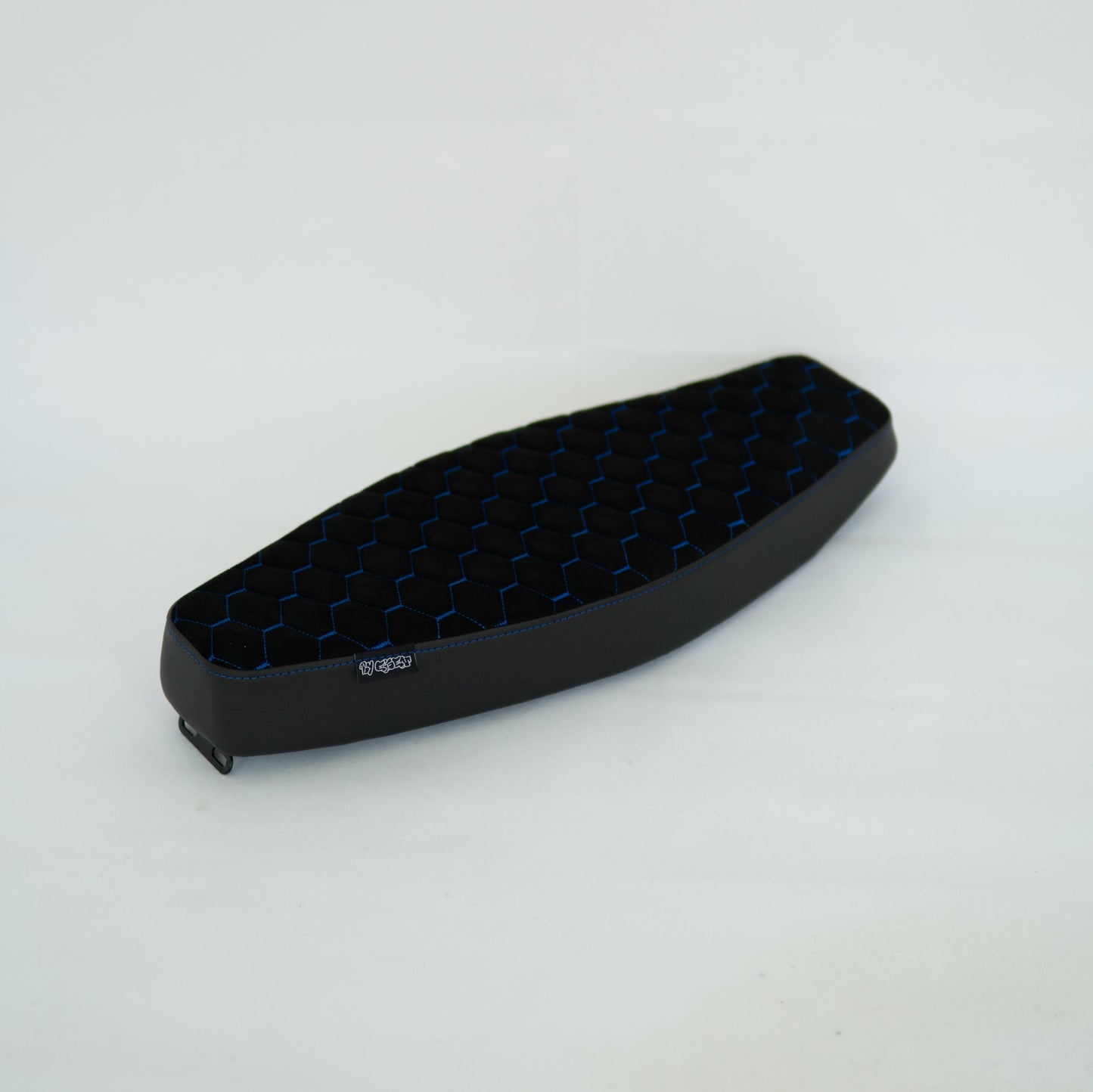 S51 Sitzbank CNC Wabe Alcantara
