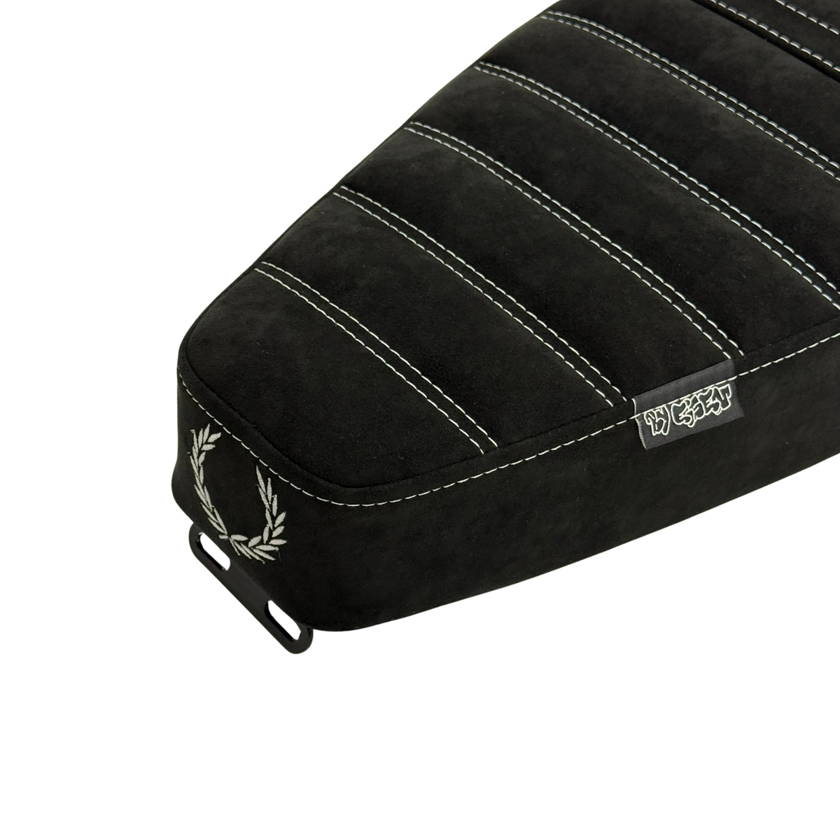 S51 Sitzbank „Alcantara Ehrenkranz“