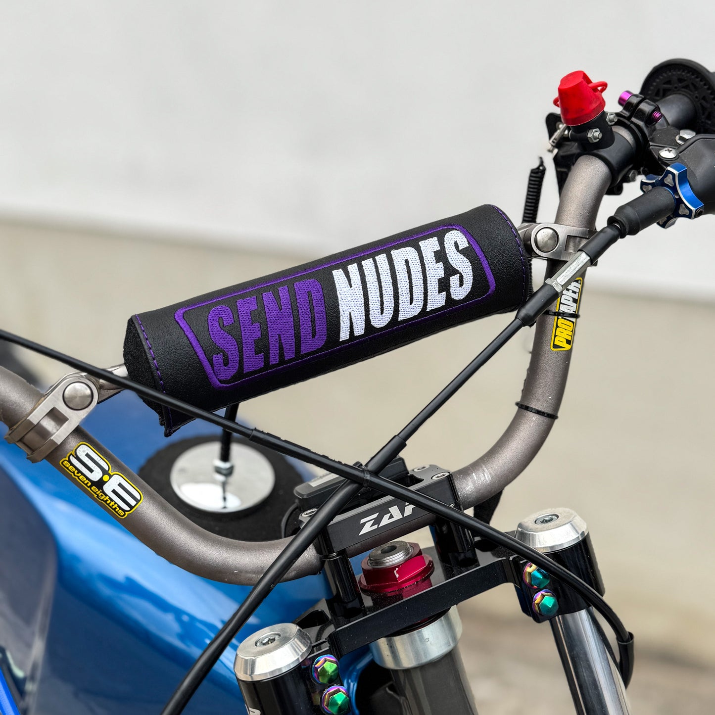 Lenkerpolster Send Nudes