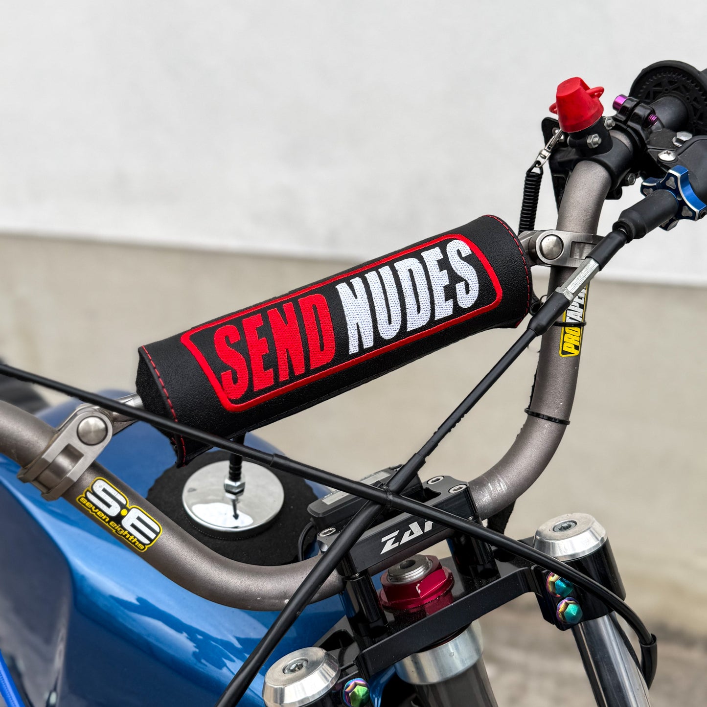 Lenkerpolster Send Nudes