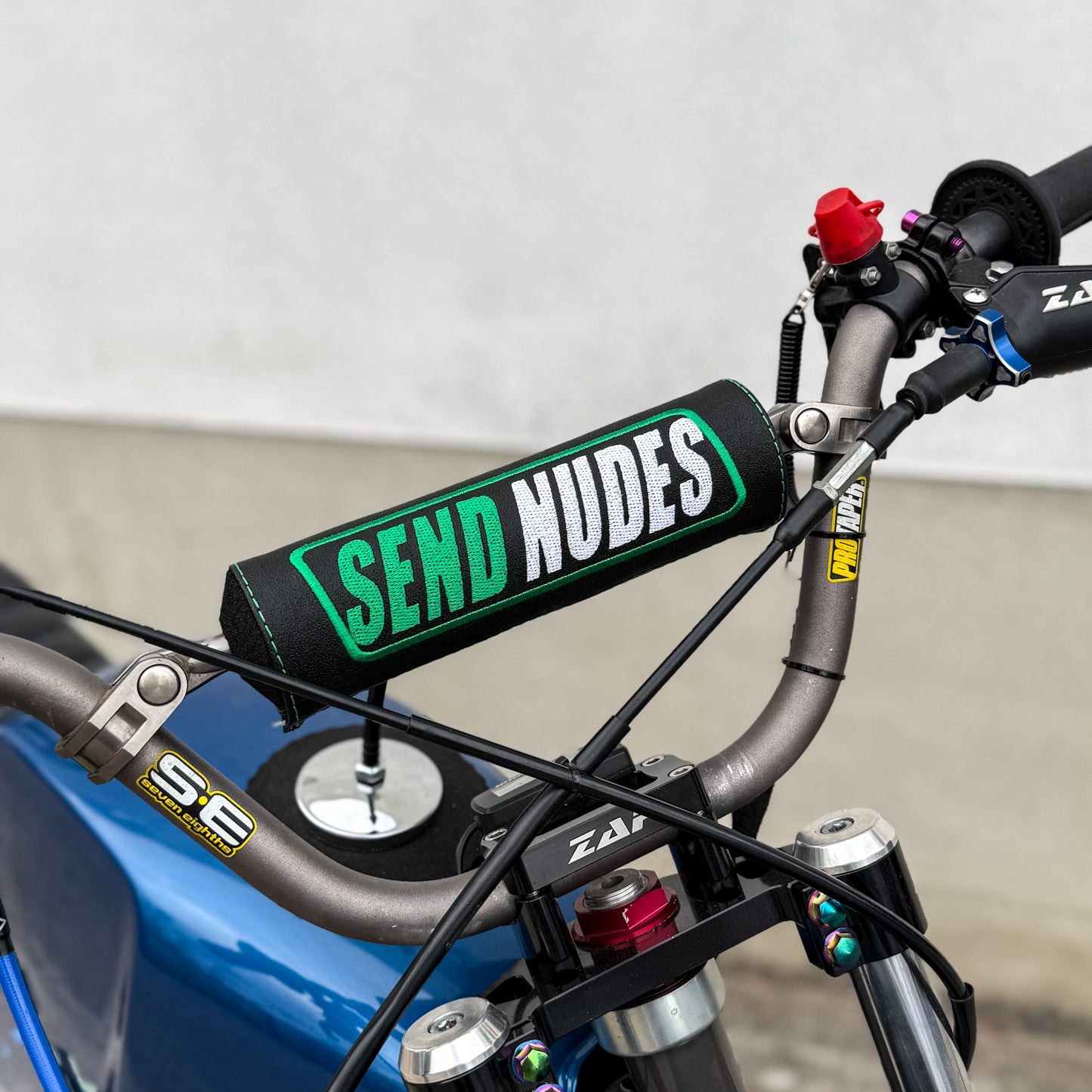 Lenkerpolster Send Nudes