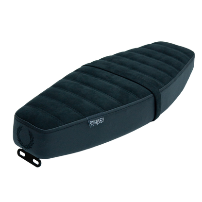 S51 Sitzbank „Alcantara Ehrenkranz“