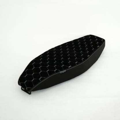 S51 Sitzbank abfallend CNC Wabe Alcantara