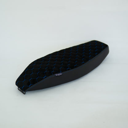 S51 Sitzbank abfallend CNC Wabe Alcantara