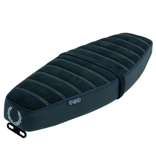 S51 Sitzbank „Alcantara Ehrenkranz“