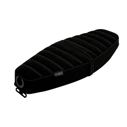 S51 Sitzbank „Alcantara Ehrenkranz“