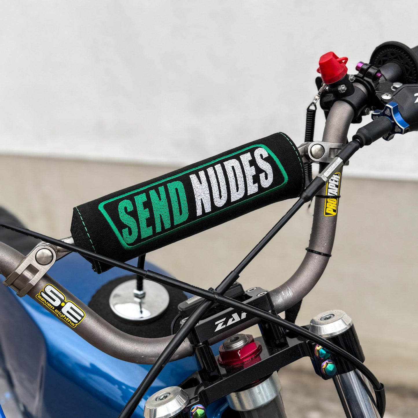 Lenkerpolster Send Nudes