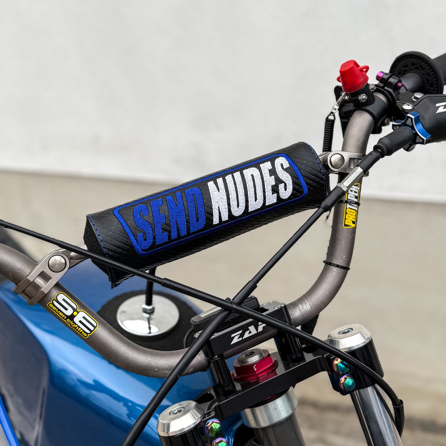 Lenkerpolster Send Nudes