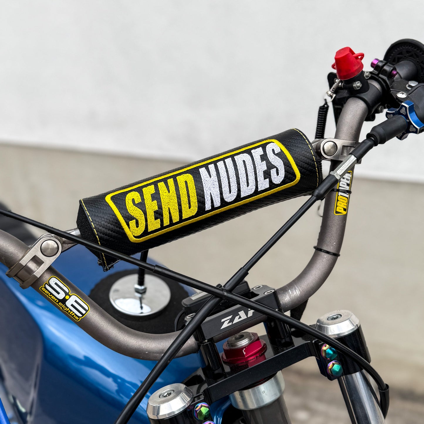 Lenkerpolster Send Nudes