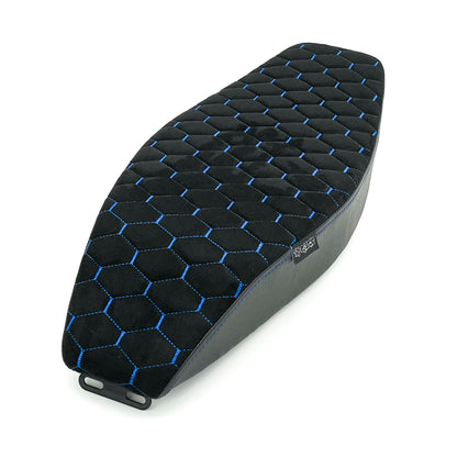 S51 Sitzbank abfallend CNC Wabe Alcantara